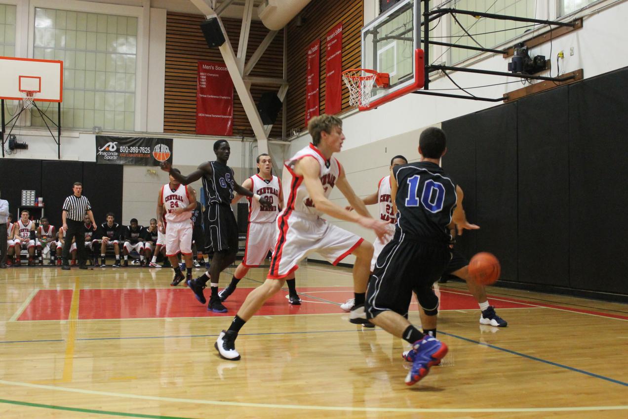 Men's Basketball slips past CSJ
