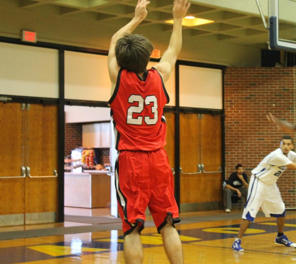 Men's Basketball ends semester back in the win column.