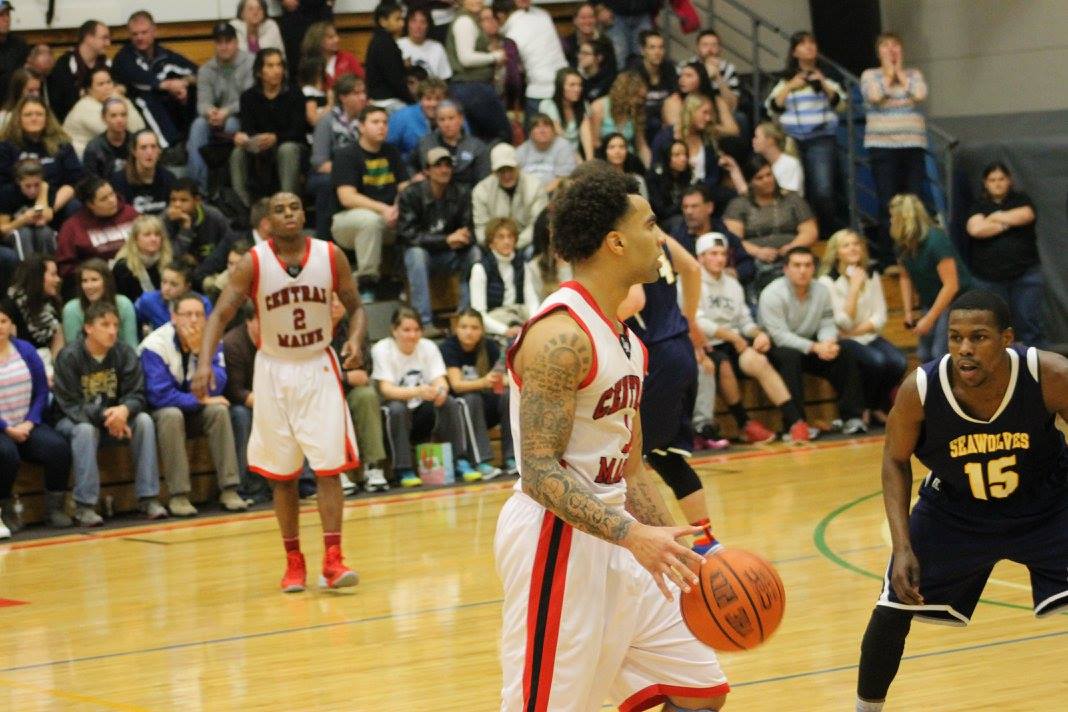 Men's Basketball falls to SMCC