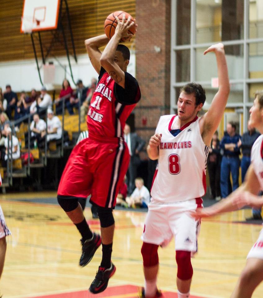 Men's Basketball Sweeps Can-Am