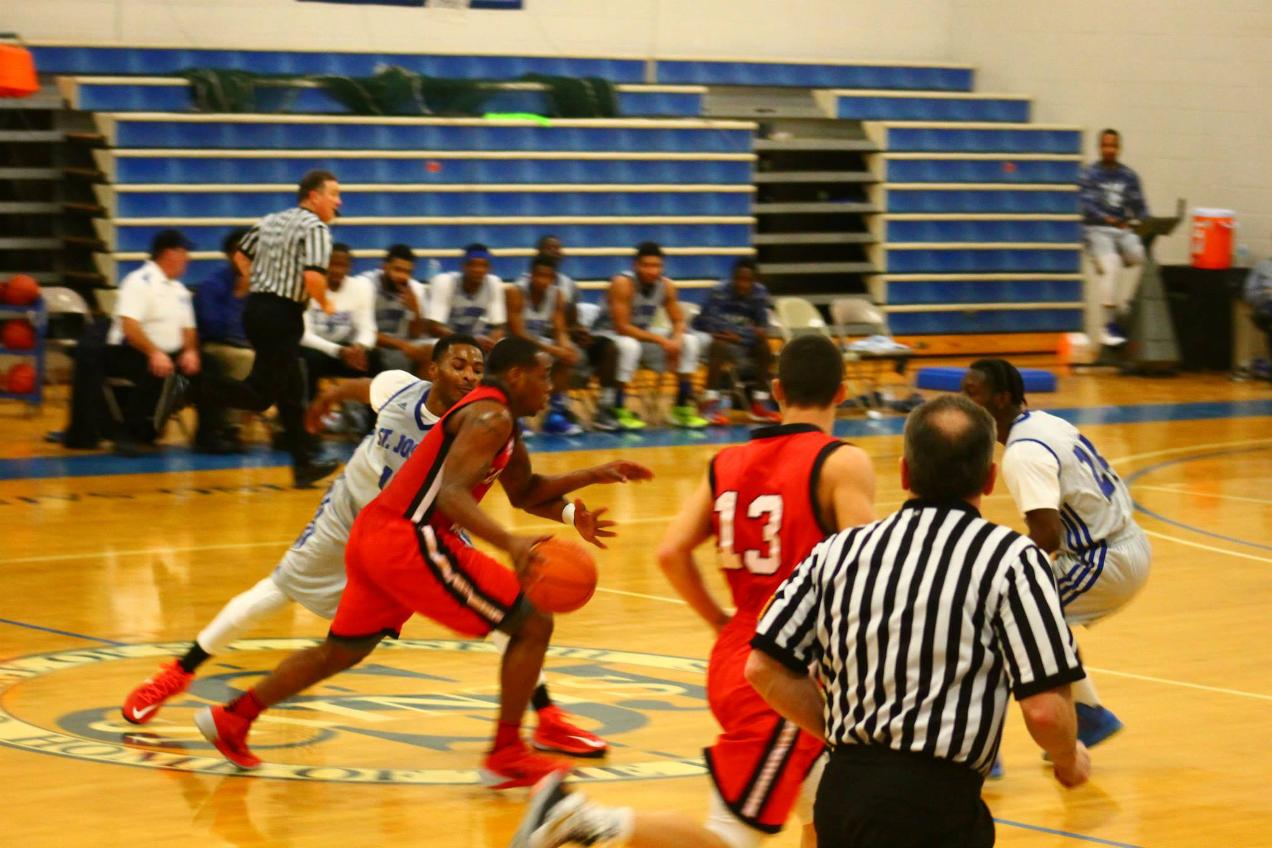 Men's Basketball falls to CSJ
