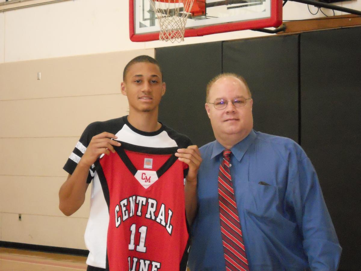 Suero Commits to CM