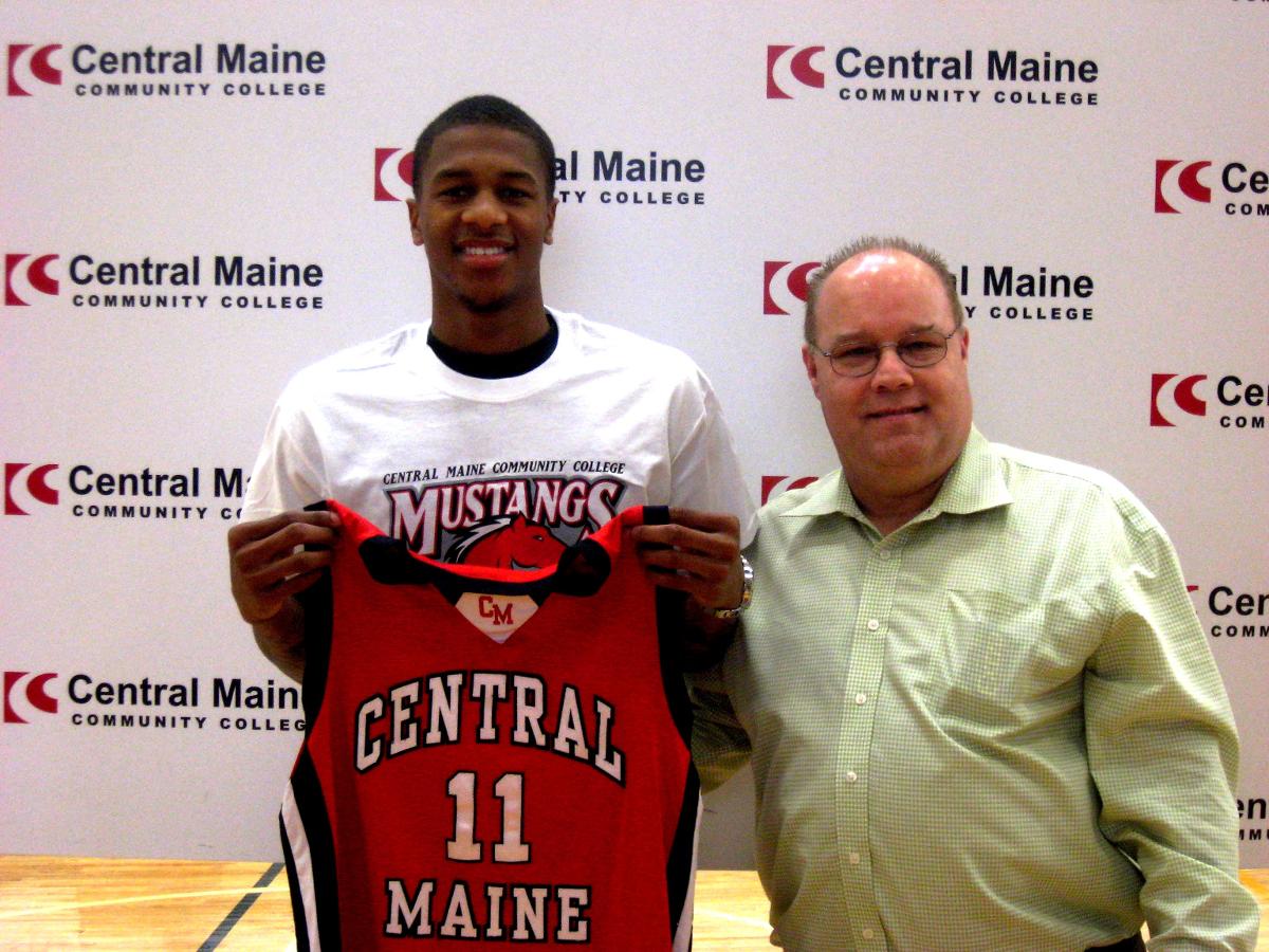 Men's Basketball Lands Recruit
