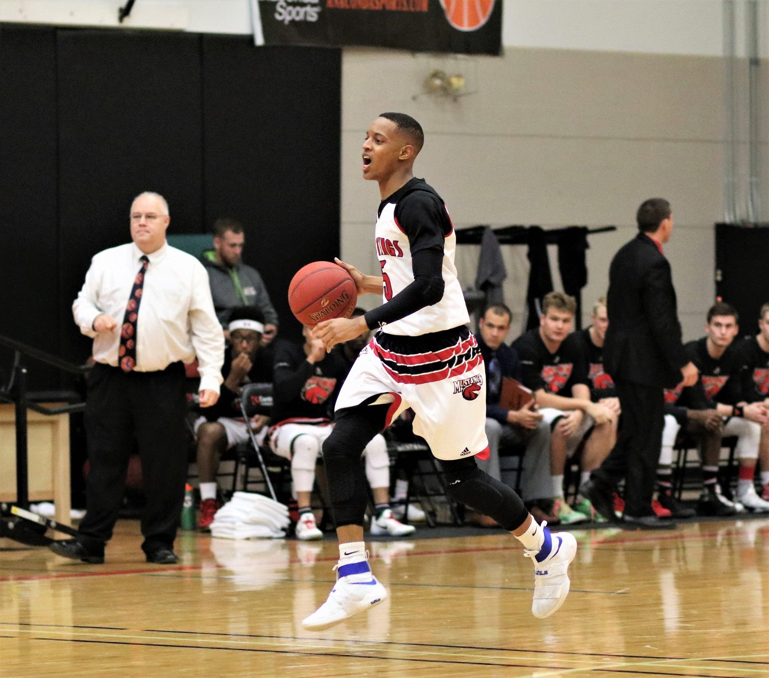 Mustangs Advance to Semi Finals in Yankee Tournament