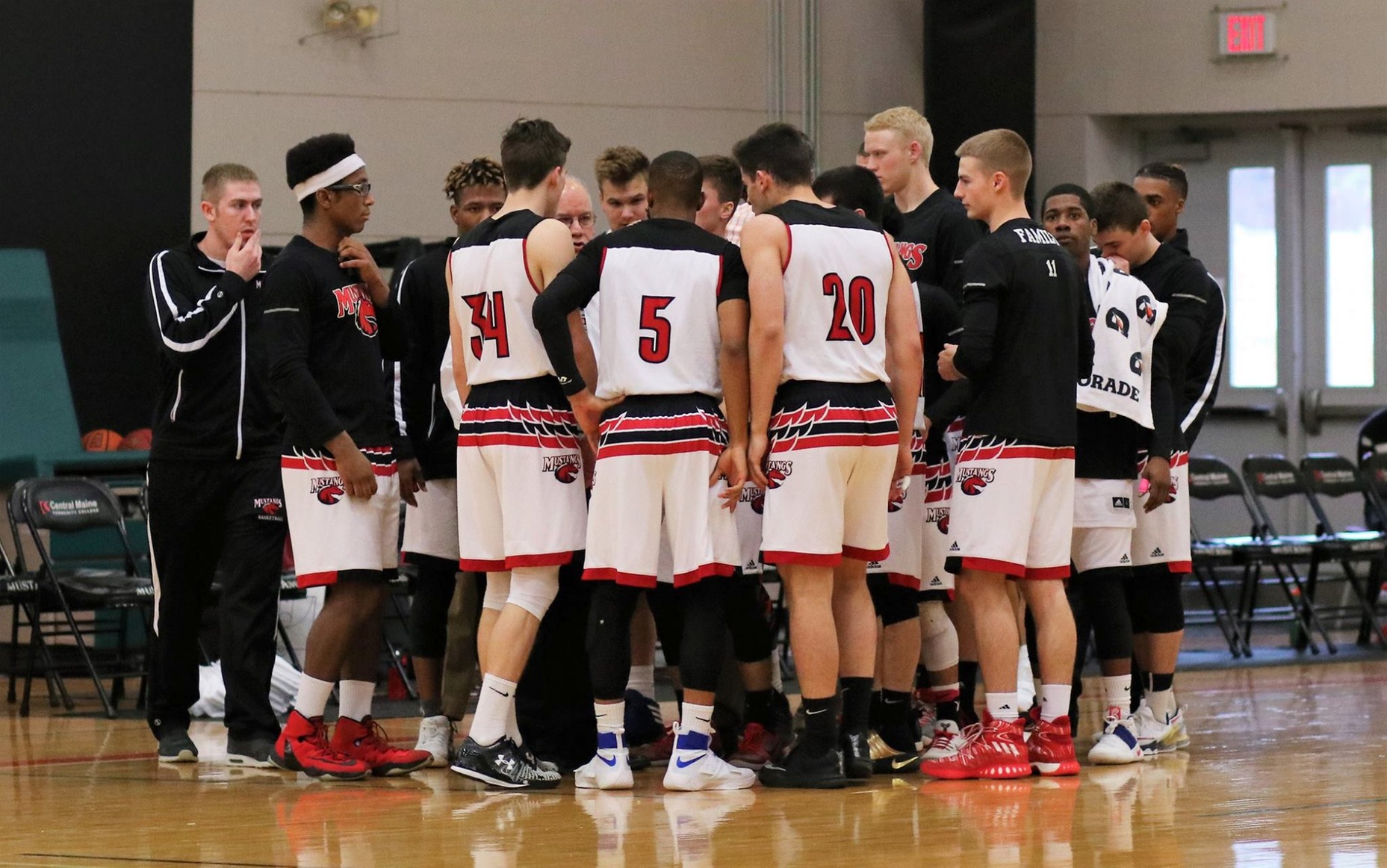 Bulldogs Subdue Stubborn Mustangs 89-85