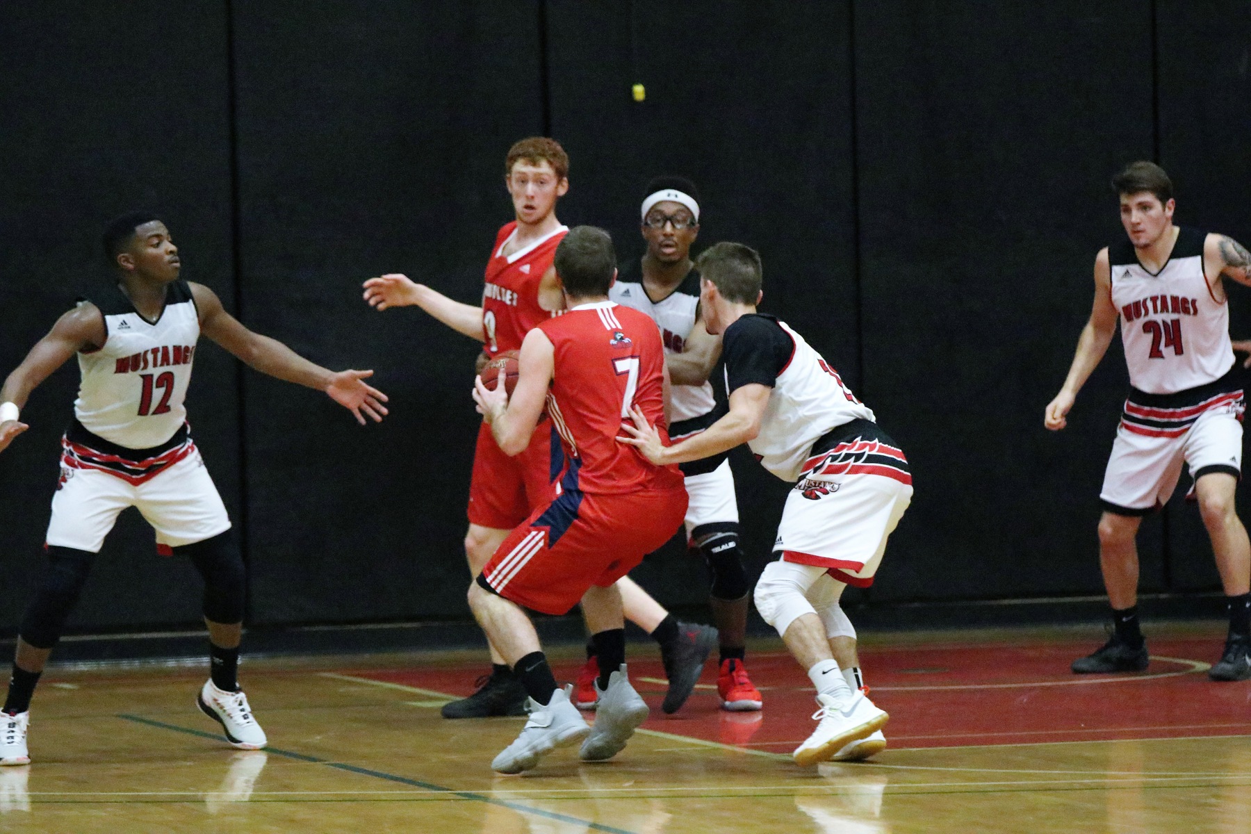 Mustangs Subdue Stubborn Bobcats 79-73