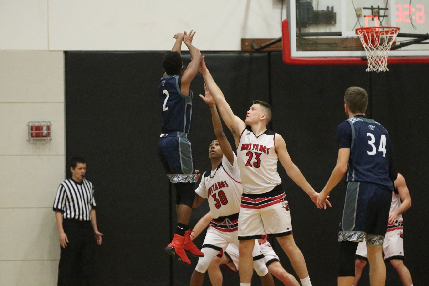 Mustangs Trounce Fighting Saints 90-60