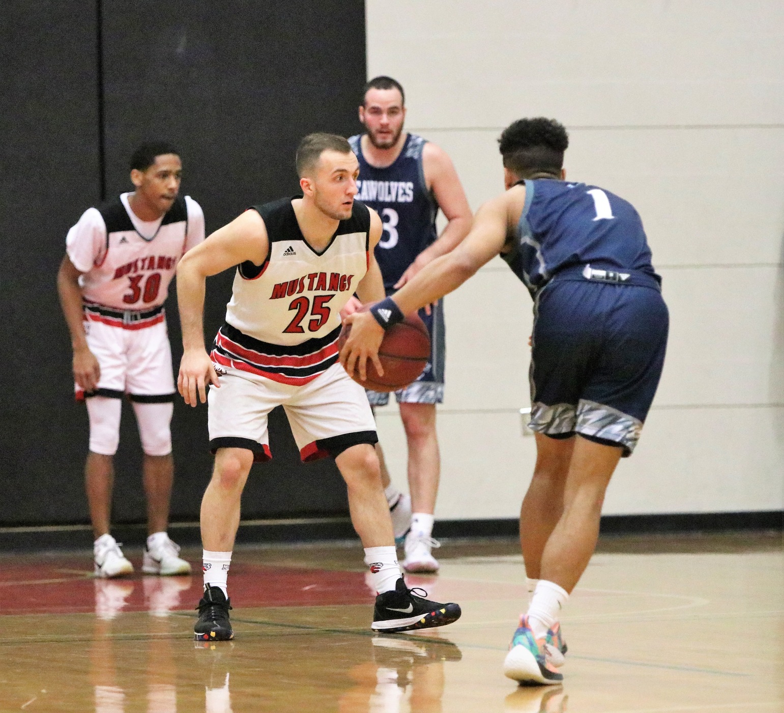 Mustangs Back to Winning ways  87-83