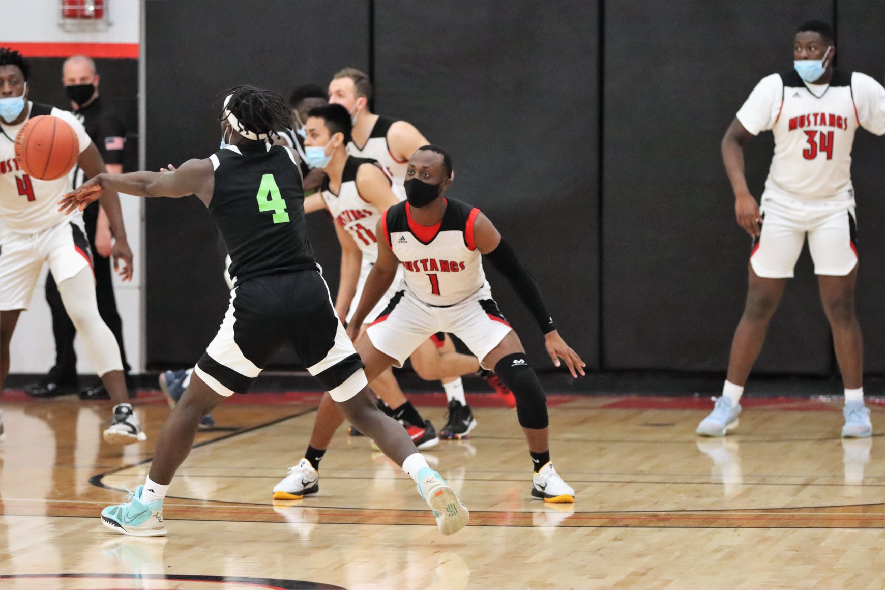 Chery, Farley Rally Mustangs to Win