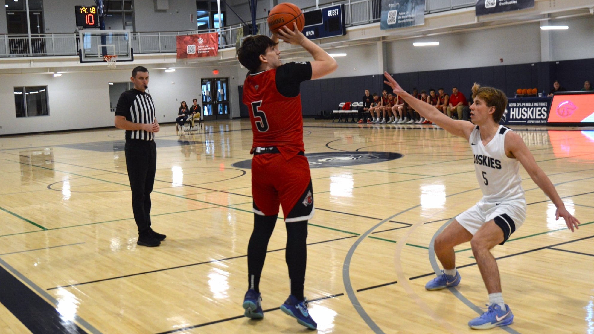 Wyatt Hathaway Reaches 1,000 Points, Mustangs Beat Huskies