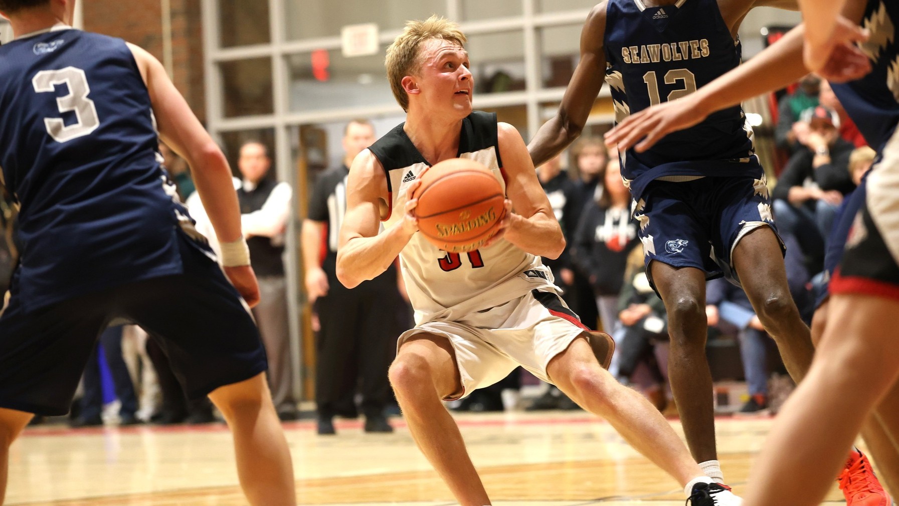 Men&rsquo;s Basketball Holds Off Southern Maine, 75-63