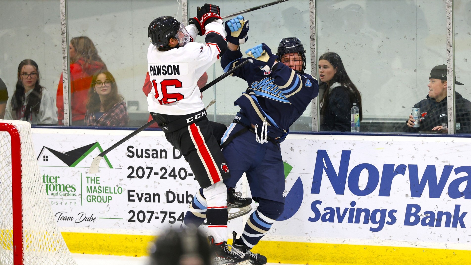 Men&rsquo;s Hockey Beats UMaine 5-1 in Home Opener