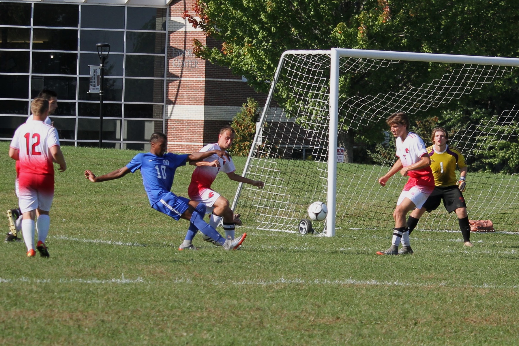 Clippers sail past Mustangs
