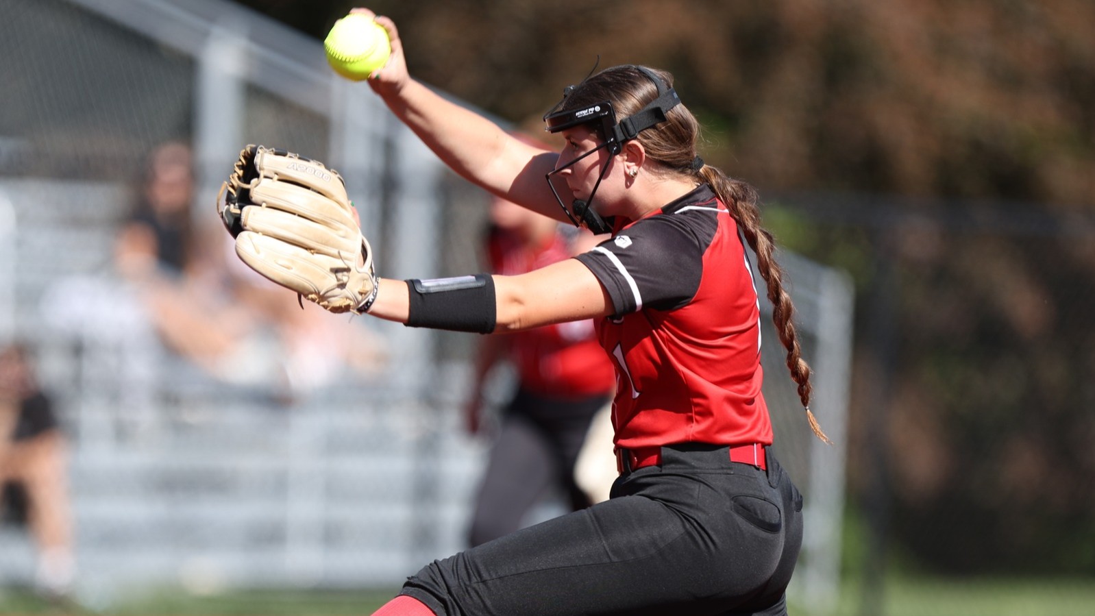 Softball Splits with National Champs, Beats SMCC 2-0