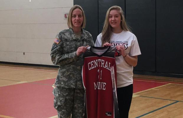 Women's Basketball Lands Point Guard
