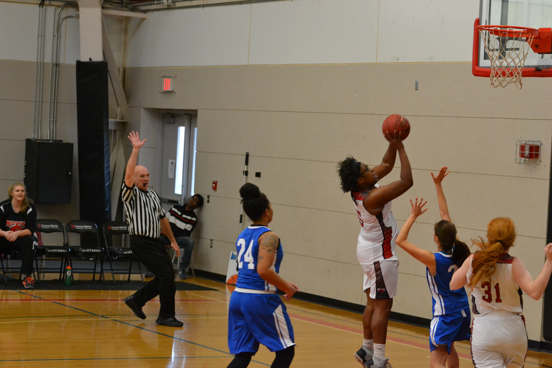 Huge first quarter leads Lady Mustangs to win