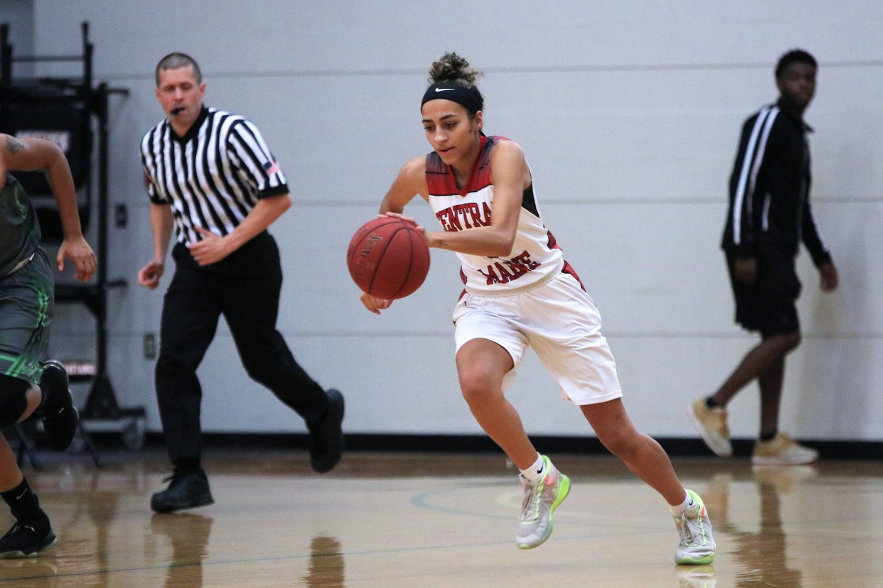 Mustangs bag Herons