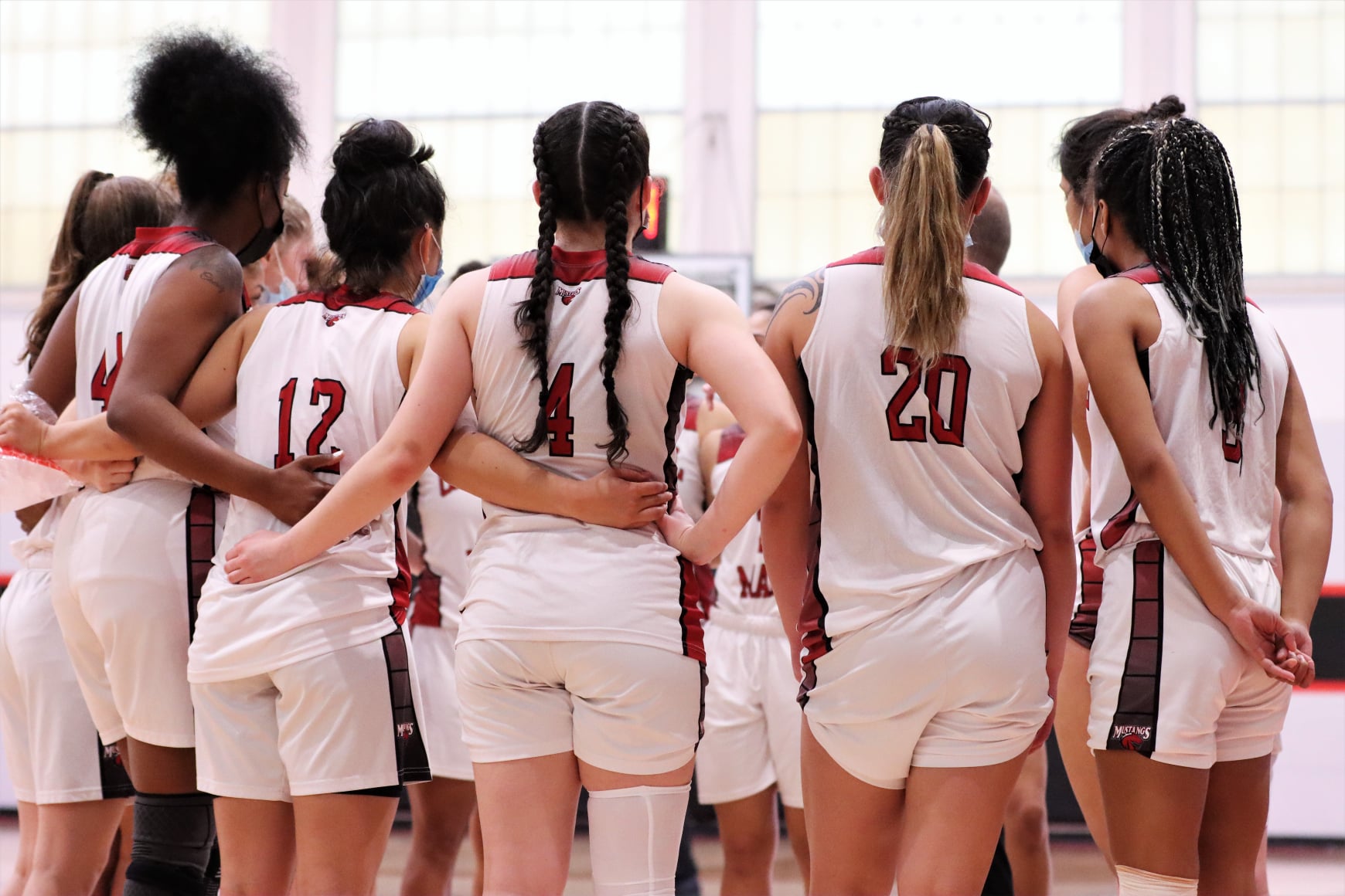 Mustangs slay Knights behind Mora Lopez's double-double