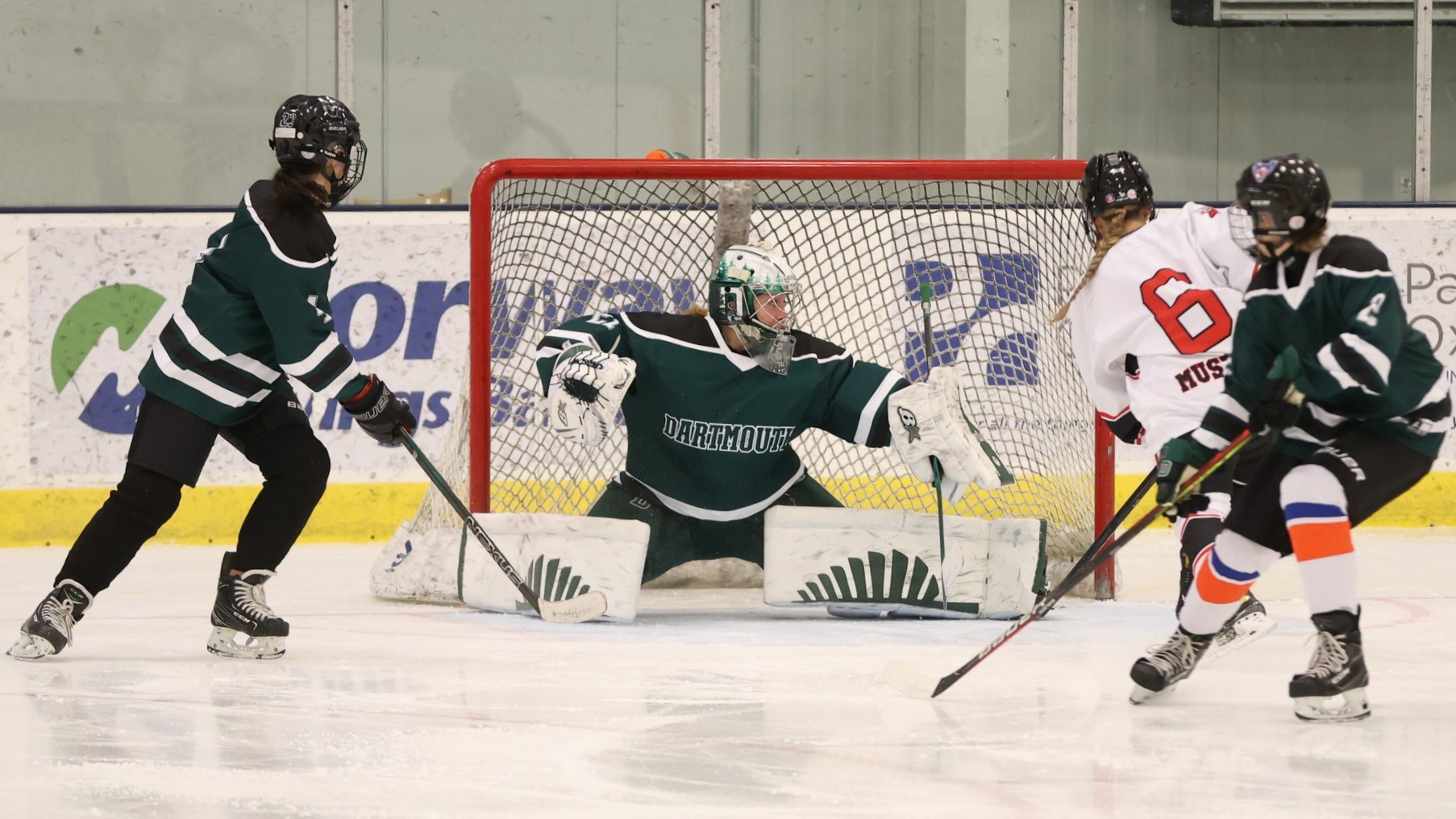 Women&rsquo;s Hockey Breaks Through Dartmouth 3-2