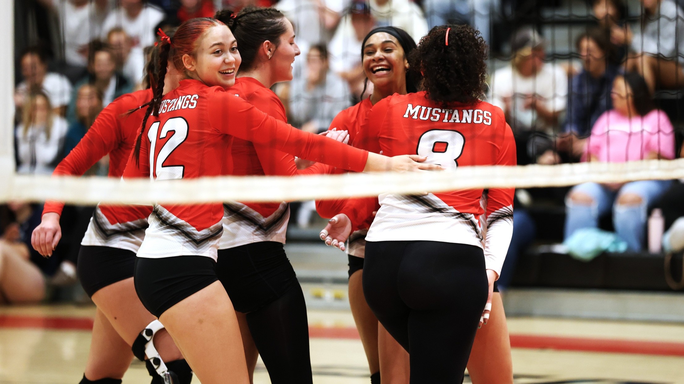 Volleyball Outlasts NHTI 3-2 in Season Opener